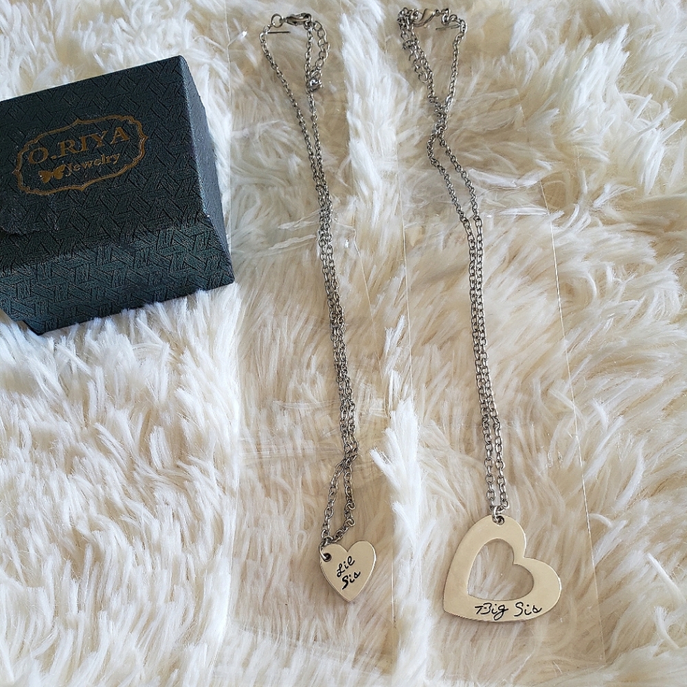 NWT O.RIYA Big sis Little sis necklaces